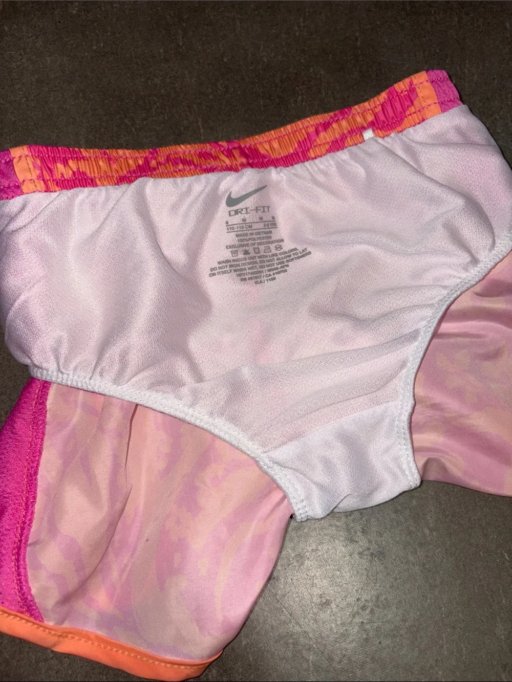 Nike Dri-Fit Girls Hot Pink and Orange  Tee & Shorts Set size Medium 5-6 yrs
